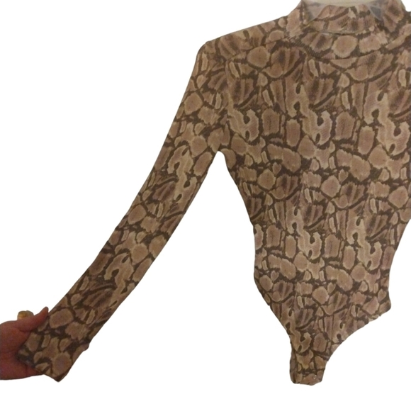 Sexy Bodysuit Rue 21 Snake Skin Print w. Golden Attached Chain to Open Back S - Picture 3 of 10